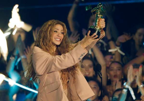 Shakira accepts the Video Vanguard award during the 2023 MTV Video Music Awards VMA s at the Prudential Center in Newark, New Jersey, on Tuesday, September 12, 2023.  NYP20230912214 JOHNxANGELILLO