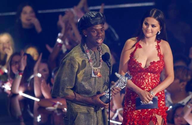 Selena Gomez and Rena accept the Best Afrobeats award for their duo Calm Down during the 2023 MTV Video Music Awards VMA s at the Prudential Center in Newark, New Jersey, on Tuesday, September 12, 2023.  NYP20230912229 JOHNxANGELILLO