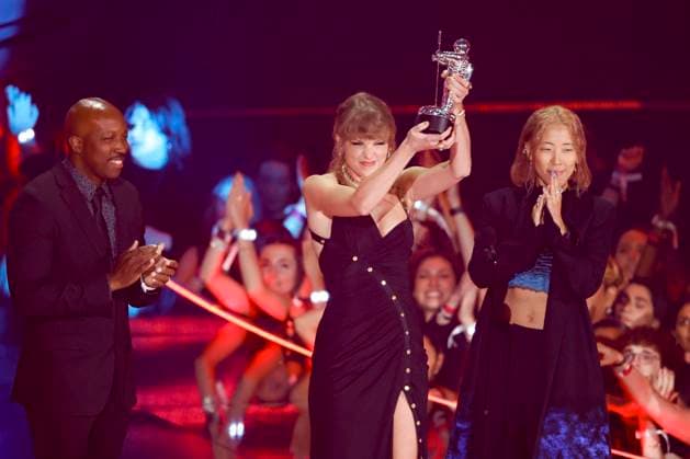 Taylor Swift wins the Best Direction award for Anti-Hero during the 2023 MTV Video Music Awards VMA s at the Prudential Center in Newark, New Jersey, on Tuesday, September 12, 2023.  NYP20230912237 JOHNxANGELILLO