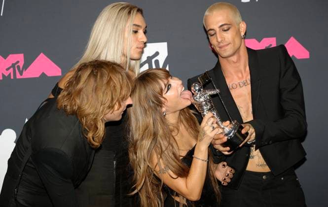 Entertainment Bilder des Tages Maneskin arrive in the press room at the 2023 MTV Video Music Awards VMA s at the Prudential Center in Newark, NJ on Tuesday, September 12, 2023.  NYP20230912840 JASONxSZENES
