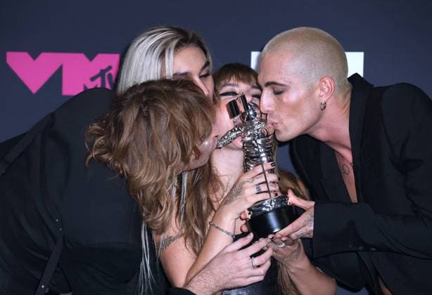 MTV Video Music Awards 2023 - Press Room - NJ Ethan Torchio, Thomas Raggi, Victoria De Angelis and Damiano David of Maneskin attend the Press Room with the award at The 2023 MTV VMA at the Prudential Center in Newark, NJ on September 12, 2023. Photo by Charles Guerin ABACAPRESS.COM Newark NJ  Copyright: xGuerinxCharles ABACAx 867514_015 GuerinxCharles ABACAx 867514_015