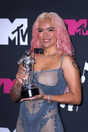 MTV Video Music Awards 2023 - Press Room - NJ Karol G attends the Press Room with the award at The 2023 MTV VMA at the Prudential Center in Newark, NJ on September 12, 2023. Photo by Charles Guerin ABACAPRESS.COM Newark NJ  Copyright: xGuerinxCharles ABACAx 867514_025 GuerinxCharles ABACAx 867514_025