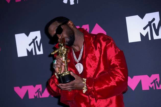 MTV Video Music Awards 2023 - Press Room - NJ P Diddy attends the Press Room with the award at The 2023 MTV VMA at the Prudential Center in Newark, NJ on September 12, 2023. Photo by Charles Guerin ABACAPRESS.COM Newark NJ  Copyright: xGuerinxCharles ABACAx 867514_050 GuerinxCharles ABACAx 867514_050