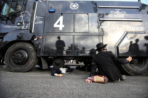 Bilder des Jahres 2023, News 09 September News Themen der Woche KW37 Ultra orthodox jewish men protest in Jerusalem Ultra orthodox jewish men protest in Jerusalem, following the arrest of an ultra orhtoodox jewish man who failed to comply with their army draft, September 13, 2023. Copyright: xSAEEDxQAQx 513A7809