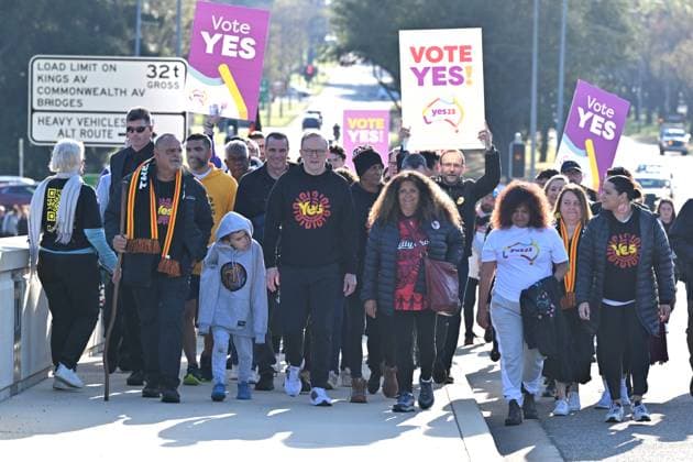 Bilder des Jahres 2023, News 09 September News Themen der Woche KW37 News Bilder des Tages ANTHONY ALBANESE MICHAEL LONG YES CAMPAIGN, Prime Minister Anthony Albanese and former AFL player Michael Long walk to Parliament House at the completion of a 20 day long walk for the Yes campaign, in Canberra, Thursday, September 14, 2023. ( NO ARCHIVING, EDITORIAL USE ONLY, NO USE IN BOOKS WITHOUT CONSENT CANBERRA ACT AUSTRALIA  Copyright: xMICKxTSIKASx 20230914001841273804