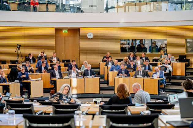 News Bilder des Tages 117. PLENARSITZUNG IM THÜRINGER LANDTAG 14 09 2023 - Erfurt: Die 117. Plenarsitzung des Thüringer Landtags am 14. September 2023. Die CDU-Fraktion und die AfD-Fraktion im Thüringer Landtag. _________________ *** 117 PLENARY SESSION IN THE THURINGIAN STATE PARLIAMENT 14 09 2023 Erfurt The 117 Plenary Session of the Thuringian State Parliament on 14 September 2023 The CDU parliamentary group and the AfD parliamentary group in the Thuringian State Parliament.