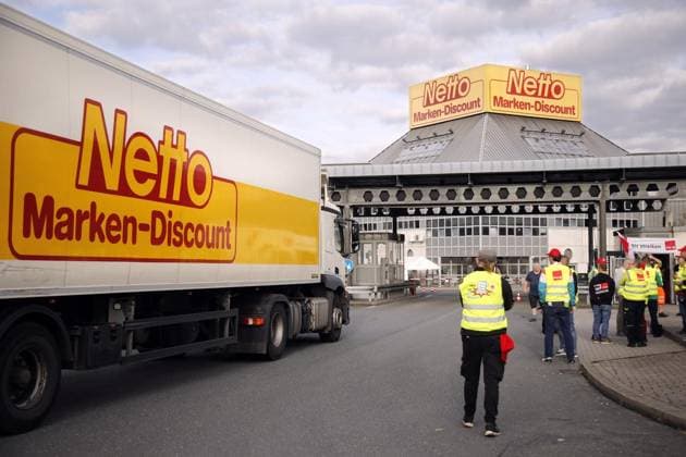 Bilder des Jahres 2023, News 09 September News Themen der Woche KW37 RECORD DATE NOT STATED Verdi Streik vor der Netto Zentrale in Bottrop *** NUR FÜR REDAKTIONELLE ZWECKE *** EDITORIAL USE ONLY ***<p>Verdi Streik vor der Netto Zentrale in Bottrop am Donnerstag, den 14. September 2023. Ca. 60 Leute der Netto Zentrale ( LKW Fahrer und Lagerarbeiter) streiken seit 1.30 Uhr Deutschland NRW Bottrop Copyright: KerstinxBögeholz *** Verdi strike in front of Netto headquarters in Bottrop FOR EDITORIAL PURPOSES ONLY EDITORIAL USE ONLY p Verdi strike in front of Netto headquarters in Bottrop on Thursday, September 14, 2023 About 60 people of Netto headquarters truck drivers and warehouse workers strike since 1 30 oclock Germany NRW Bottrop Copyright KerstinxBögeholz Copyright: KerstinxBögeholz doc7ryckv4lvbpd27ad82u ,EDITORIAL USE ONLY