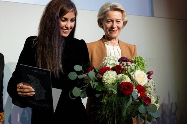 f l n r Shima Babaei Iranian womens rights activist, winner of the M100 Media Award , Ursula von der Leyen President of the European Commission, politician , M100 Sanssouci Colloquium Presentation of the M100 Media Award on 14 September 2023, 14 9 2023, Orangerie Sanssouci, Park Sanssouci, Potsdam, Brandenburg, Germany kreativmedia_m100_79