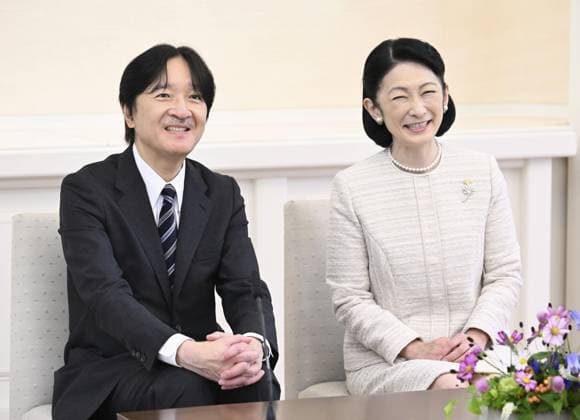 Entertainment Themen der Woche KW37 Entertainment Bilder des Tages Japanese crown prince, crown princess Japanese Crown Prince Fumihito and Crown Princess Kiko meet the press at Tokyo s Akasaka Estate on Sept. 15, 2023, ahead of their official visit to Vietnam starting Sept. 20. (Pool photo)  A14AA0001882020P