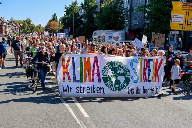 News Bilder des Tages Fridays For Future DEU, Deutschland, Nordrhein-Westfalen, Münster, 15.09.2023: Demonstration zum Klimastreik *** Fridays For Future DEU, Germany, North Rhine Westphalia, Münster, 15 09 2023 Climate Strike Demonstration