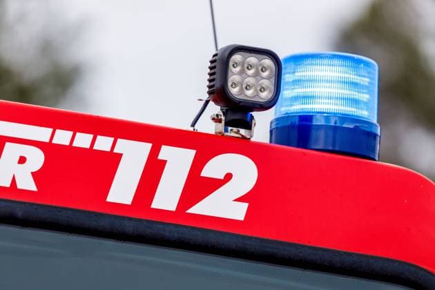 Feuerwehr und Notarzt, Symbolfotos Symbolfoto Feuerwehr DEU Deutschland Brandenburg Welzow, 14.09.2023, Symbolfoto Feuerwehr, FireMobil Welzow - Leistungsschau Krisenmanagement und Katastrophenschutz in Welzow (Brandenburg), Die dreitaegige Feuerwehrmesse FireMobil findet erstmalig vom 14.09. bis zum 16.09.2023 auf dem Flugplatz Welzow statt. Die Messe gilt als Leistungsschau fuer Entscheider und Anwender in Einsatzorganisationen, im Katastrophenschutz und in Feuerwehren - geboten werden u.a. Loeschvorfuehrungen und Workshops. *** Symbol photo fire department DEU Germany Brandenburg Welzow, 14 09 2023, symbol photo fire department, FireMobil Welzow exhibition crisis management and disaster control in Welzow Brandenburg, the three-day fire department fair FireMobil takes plac AF_FireMobil_63389.jpeg