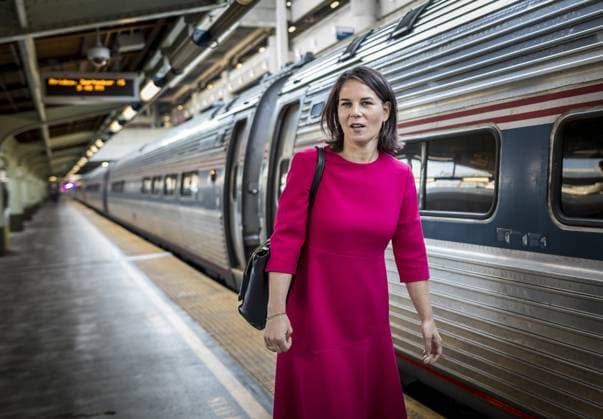 Bilder des Jahres 2023, News 09 September News Themen der Woche KW37 Annalena Baerbock (Buendnis 90 Die Gruenen), Bundesaussenministerin, aufgenommen im Rahmen ihrer Reise nach Texas, USA. Hier am Bahnhof Washington, um mit dem Zug weiter nach New York zu fahren. Dort wird Baerbock an der Generalversammlung der Vereinten Nationen teilnehmen. Washington United States *** Annalena Baerbock Buendnis 90 Die Gruenen , German Foreign Minister, photographed during her trip to Texas, USA Here at the Washington train station to continue by train to New York There Baerbock will attend the United Nations General Assembly Washington United States Copyright: xThomasxKoehlerx