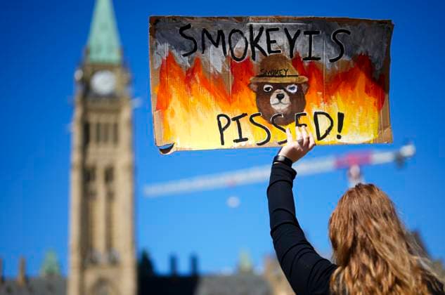 September 15, 2023, Ottawa, ON, Canada: People participate in a climate protest on Parliament Hill in Ottawa on Friday, Sept. 15, 2023. Ottawa Canada  - ZUMAc35_ 20230916_zaf_c35_017 Copyright: xSeanxKilpatrickx