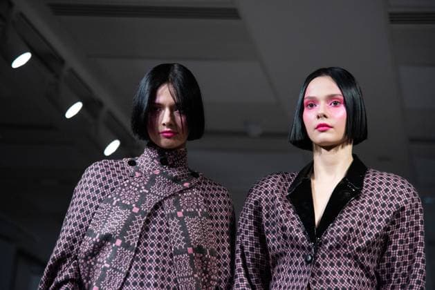 September 16, 2023, London, United Kingdom: A model walks the runway at the Jayne Pierson Ceridwen Catwalk LFW SS24 at the SrataSys in London. London United Kingdom - ZUMAs197 20230916_aaa_s197_105 Copyright: xLoredanaxSangiulianox
