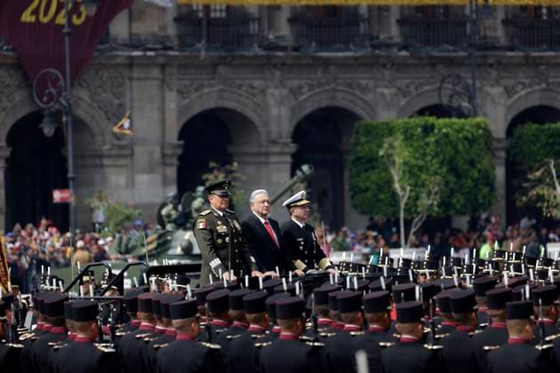 News Themen der Woche KW37 News Bilder des Tages September 16, 2023, Mexico City, Mexico: The president of Mexico, Andres Manuel Lopez Obrador presided over the military parade for the 213th anniversary of national independence in the Zocalo in Mexico City. on September 16, 2023 in Mexico City, Mexico Mexico City Mexico - ZUMAe321 20230916_zia_e321_051 Copyright: xLuisxBarronx