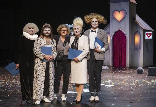 <p>v.l. Susanne Burkhard, Daniel Rothaug, Franziska Isensee, Anke Fonferek und Tim Weckenbrock. Vergabe der 5 Theaterpreise im Theater Oberhausen (Großes Haus) am Sonntag, 17. September 2023 in Oberhausen.¨ Deutschland NRW Oberhausen Copyright: ChristophxWojtyczka