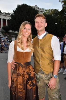 Selina Söder (Tochter von Markus Söder) mit Raphael Netz Wiesn 2023 2. Tag Almauftrieb Käferzelt Theresienwiese München 17. September 2023 *** Selina Söder daughter of Markus Söder with Raphael Netz Wiesn 2023 2 day Almauftrieb Käferzelt Theresienwiese Munich 17 September 2023