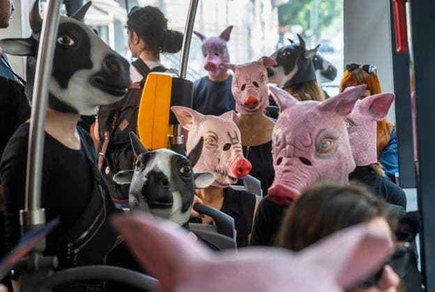 News Themen der Woche KW38 News Bilder des Tages Activists promoting animal rights stage event Hell known as Transport within the campaign Better Laws for Animals. Activists travel by tram in masks in Prague, Czech Republic, September 18, 2023. (CTKxPhoto MichaelaxRihova) CTKPhotoP2023091802982  CTKPhotoP2023091802982