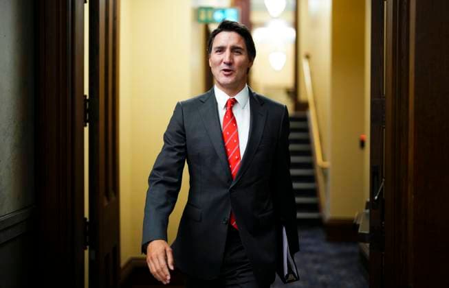 September 18, 2023, Ottawa, Ontario, Canada: Prime Minister Justin Trudeau makes his way to the House of Commons on Parliament Hill in Ottawa on Monday, Sept. 18, 2023. MPs returned today following the summer recess. Ottawa Canada  - ZUMAc35_ 20230918_zaf_c35_093 Copyright: xSeanxKilpatrickx