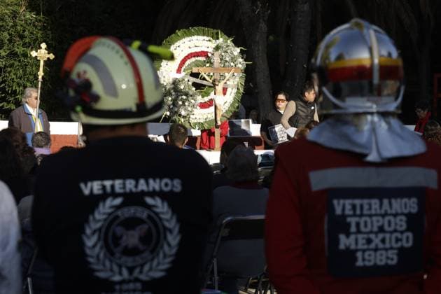 September 19, 2023, Mexico City, Mexico: Colonists of the Nuevo Leon building (collapsed in the 1985 earthquake) and the Nonoalco Tlatelolco Housing Unit commemorate the 38 years of the earthquake and remember those who died in the tragedy in Mexico City. on September 19, 2023 in Mexico City, Mexico Mexico City Mexico - ZUMAe321 20230919_zia_e321_003 Copyright: xLuisxBarronx