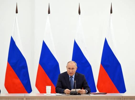 Russia Putin Volga Federal District 8520782 19.09.2023 Russian President Vladimir Putin chairs a meeting of the Russian Military-Industrial Commission in Izhevsk, Udmurt Republic, Russia. Maksim Blinov Sputnik Izhevsk Republic of Udmurtia Russia  Copyright: xMaksimxBlinovx