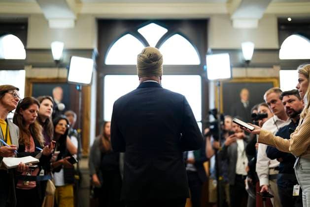 September 19, 2023, Ottawa, Ontario, Canada: NDP leader Jagmeet Singh speaks to reporters in the foyer of the House of Commons on Parliament Hill in Ottawa on Tuesday, Sept. 19, 2023. Ottawa Canada  - ZUMAc35_ 20230919_zaf_c35_075 Copyright: xSeanxKilpatrickx
