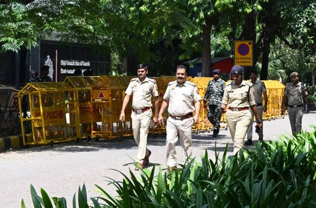 NEW DELHI, INDIA - SEPTEMBER 19: Heavy security deployed at High Commission of Canada on September 19, 2023 in New Delhi, India. A senior Canadian diplomat was ordered to leave India on September 19, New Delhi s foreign ministry said, hours after Ottawa expelled an Indian diplomat over the killing of a Sikh separatist near Vancouver. (Photo by Sonu Mehta Hindustan Times) Security Beefed Up Around Canadian High Commission In New Delhi