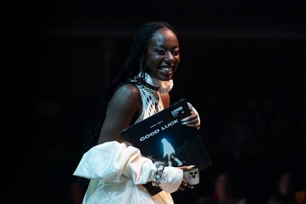 September 19, 2023, Toronto, ON, Canada: Debby Friday delivers remarks on stage after winning the 2023 Polaris Music Prize in Toronto, on Tuesday, Sept. 19, 2023. Toronto Canada  - ZUMAc35_ 20230919_zaf_c35_164 Copyright: xSpencerxColbyx