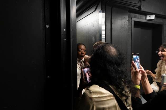 September 19, 2023, Toronto, ON, Canada: Debby Friday, centre, reacts after being awarded the Polaris Music Prize in Toronto, on Tuesday, Sept. 19, 2023. Toronto Canada  - ZUMAc35_ 20230919_zaf_c35_176 Copyright: xSpencerxColbyx