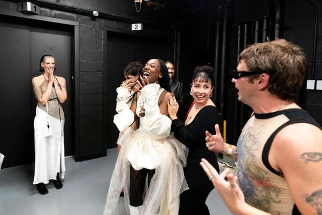 September 19, 2023, Toronto, ON, Canada: Debby Friday, centre, celebrates backstage with band members after winning the Polaris Music Prize in Toronto, on Tuesday, Sept. 19, 2023. Toronto Canada  - ZUMAc35_ 20230919_zaf_c35_181 Copyright: xSpencerxColbyx