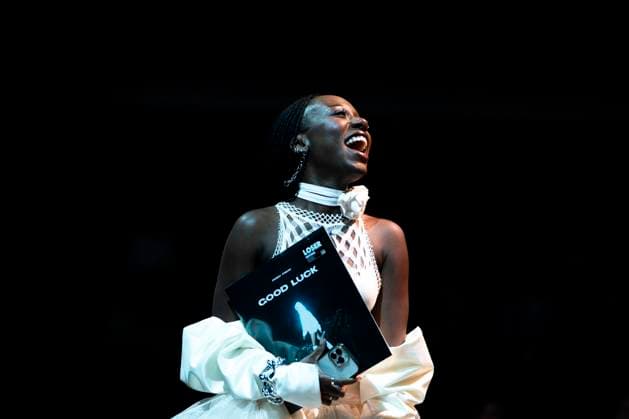 September 19, 2023, Toronto, ON, Canada: Debby Friday celebrates on stage after winning the 2023 Polaris Music Prize in Toronto, on Tuesday, Sept. 19, 2023. Toronto Canada  - ZUMAc35_ 20230919_zaf_c35_182 Copyright: xSpencerxColbyx