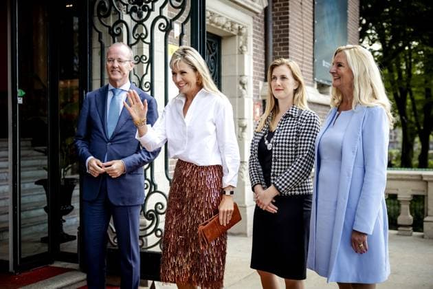 AMSTERDAM - Queen Maxima arrives at the winners dinner of the King Willem I Prizes. The winners dinner marks the start of registrations for the biennial business awards. ANP ROBIN VAN LONKHUIJSEN netherlands out - belgium out  Copyright: xx x478787261x originalFilename: 478787261.jpg