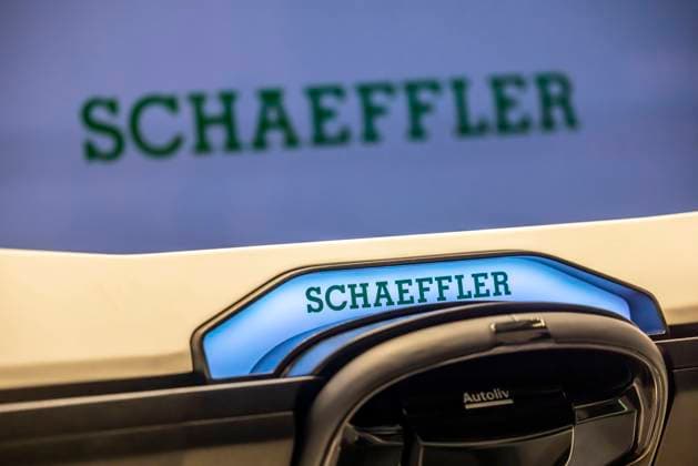 IAA MOBILITY MUNICH 2023. Stand des Zulieferers Schaeffler. Die Fahrzeugmesse steht ganz im Zeichern von E-Mobilität sowie alternativen Antriebstechnologien. 10.09.2023: München, Bayern, Deutschland, Europa *** IAA MOBILITY MUNICH 2023 Stand of supplier Schaeffler The vehicle trade fair is all about e-mobility and alternative drive technologies 10 09 2023 Munich, Bavaria, Germany, Europe