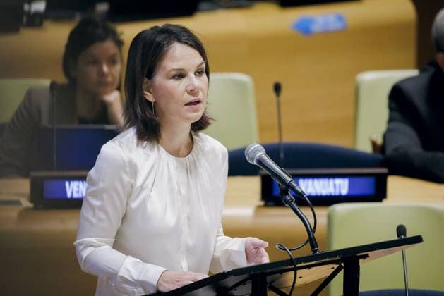 News Themen der Woche KW38 News Bilder des Tages Annalena Baerbock (Buendnis 90 Die Gruenen), Bundesaussenministerin, nimmt waehrend der UN-Generalversammlung in New York am vorbereitenden Treffen zum öÄÃ Summit of the Future öÄÃ (SOTF) der Aussenministerinnen und Aussenminister teil. New York City, 21.09.2023. New York City United States *** Annalena Baerbock Buendnis 90 Die Gruenen , German Foreign Minister, attends the preparatory meeting of the öÄÃ Summit of the Future öÄÃ SOTF of Foreign Ministers during the UN General Assembly in New York New York City, 21 09 2023 New York City United States Copyright: xThomasxTrutschelx