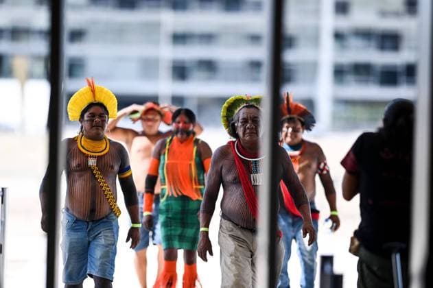 Brasilien, Oberster Gerichtshof stärkt mit wegweisender Entscheidung die Rechte indigener Völker BRASÍLIA, DF - 21.09.2023: JULGAMENTO DO MARCO TEMPORAL - Photo, Indigenous people arriving at the STF to monitor the joining of the time frame. This Thursday (21), with the vote of Minister Luiz Fux, the Federal Supreme Court formed a majority against the Temporal Framework. x2437762x  TonxMolina