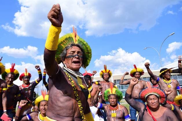 Brasilien, Oberster Gerichtshof stärkt mit wegweisender Entscheidung die Rechte indigener Völker BRASÍLIA, DF - 21.09.2023: JULGAMENTO DO MARCO TEMPORAL - Photo, Indigenous people celebrating the majority of votes against the time frame. This Thursday (21), with the vote of Minister Luiz Fux, the Federal Supreme Court formed a majority against the Temporal Framework. x2437797x  TonxMolina