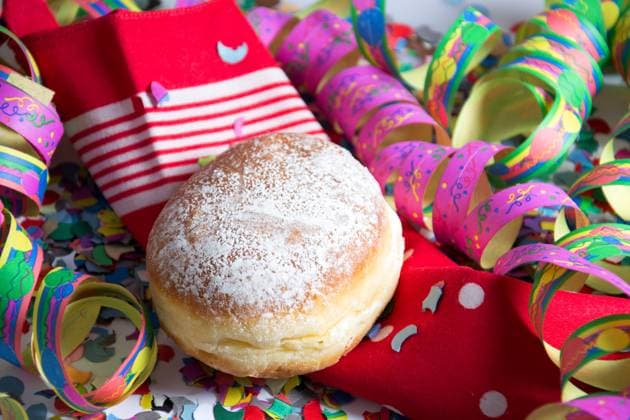 Karneval bunte Karnevalsdekoration Copyright: xZoonar.com DanielaxStaerkx 7335231