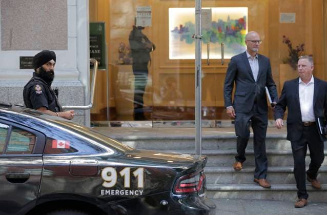 (230922) -- VANCOUVER, Sept. 22, 2023 -- A Vancouver police officer is seen outside the building where the office of the Consulate General of India is located in Vancouver, Canada, on Sept. 21, 2023. The Vancouver Police Department is beefing up security outside the office of the Consulate General of India. Canada has expelled a top Indian diplomat for his alleged involvement in the assassination of Canadian Sikh leader Hardeep Singh Nijjar in the Canadian province of British Columbia in June, Foreign Minister Melanie Joly said Monday. (Photo by Xinhua) CANADA-VANCOUVER-CONSULATE GENERAL OF INDIA-SECURITY LiangxSen 
