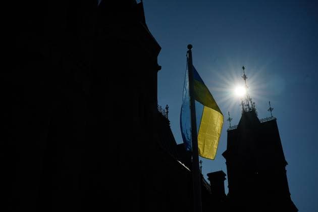 Kanada, Wolodymyr Selenskyj in Ottawa September 22, 2023, Ottawa, ON, Canada: The Ukrainian flag is raised outside West Block on Parliament Hill as Ukrainian President Volodymyr Zelenskyy visits Ottawa on Friday, Sept. 22, 2023. Ottawa Canada  - ZUMAc35_ 20230922_zaf_c35_010 Copyright: xSeanxKilpatrickx
