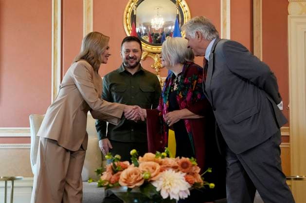 Kanada, Wolodymyr Selenskyj in Ottawa September 22, 2023, Ottawa, ON, Canada: Ukrainian President Volodymyr Zelenskyy, second from left, and his wife Olena Zelenska, left, meet with Governor General Mary Simon, second from right, and her husband Whit Fraser in Ottawa on Friday, Sept. 22, 2023. Ottawa Canada  - ZUMAc35_ 20230922_zaf_c35_009 Copyright: xAdrianxWyldx
