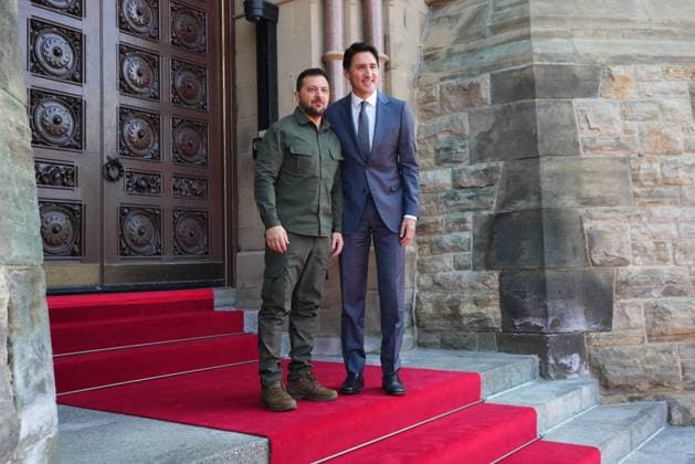 Kanada, Justin Trudeau trifft Wolodymyr Selenskyj in Ottawa September 22, 2023, Ottawa, ON, Canada: Prime Minister Justin Trudeau poses with Ukrainian President Volodymyr Zelenskyy as he arrives on Parliament Hill in Ottawa on Friday, Sept. 22, 2023. Ottawa Canada  - ZUMAc35_ 20230922_zaf_c35_014 Copyright: xSeanxKilpatrickx