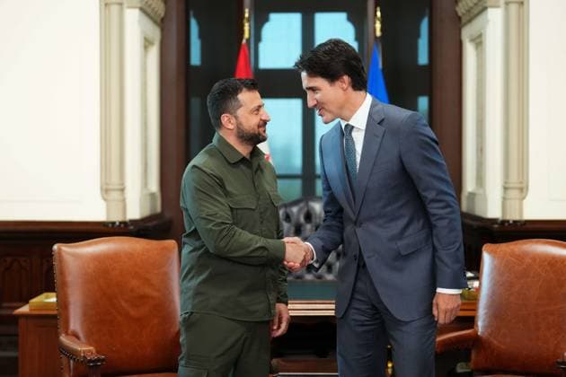 Kanada, Justin Trudeau trifft Wolodymyr Selenskyj in Ottawa September 22, 2023, Ottawa, ON, Canada: Prime Minister Justin Trudeau shakes hands with Ukrainian President Volodymyr Zelenskyy on Parliament Hill in Ottawa on Friday, Sept. 22, 2023. Ottawa Canada  - ZUMAc35_ 20230922_zaf_c35_036 Copyright: xSeanxKilpatrickx