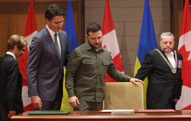 Kanada, Justin Trudeau trifft Wolodymyr Selenskyj in Ottawa September 22, 2023, Ottawa, ON, Canada: Ukrainian President Volodymyr Zelenskyy and Prime Minister Justin Trudeau arrive at a signing ceremony on Parliament Hill in Ottawa on Friday, Sept. 22, 2023. Ottawa Canada  - ZUMAc35_ 20230922_zaf_c35_052 Copyright: xPatrickxDoylex