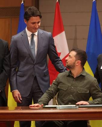 Kanada, Justin Trudeau trifft Wolodymyr Selenskyj in Ottawa September 22, 2023, Ottawa, ON, Canada: Ukrainian President Volodymyr Zelenskyy and Prime Minister Justin Trudeau take part in a signing ceremony on Parliament Hill in Ottawa on Friday, Sept. 22, 2023. Ottawa Canada  - ZUMAc35_ 20230922_zaf_c35_054 Copyright: xPatrickxDoylex