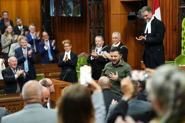 September 22, 2023, Ottawa, ON, Canada: Ukrainian President Volodymyr Zelenskyy receives a standing ovation parliamentarians after delivering a speech in the House of Commons in Ottawa on Friday, Sept. 22, 2023. Ottawa Canada  - ZUMAc35_ 20230922_zaf_c35_112 Copyright: xSeanxKilpatrickx
