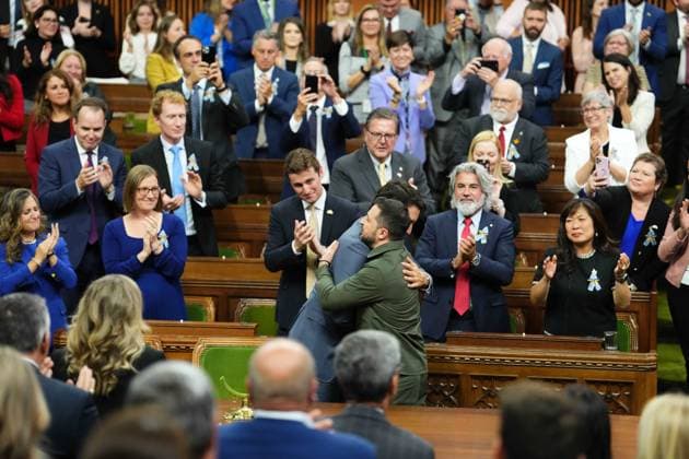 September 22, 2023, Ottawa, ON, Canada: Ukrainian President Volodymyr Zelenskyy receives hug from Prime Minister Justin Trudeau after delivering a speech in the House of Commons in Ottawa on Friday, Sept. 22, 2023. Ottawa Canada  - ZUMAc35_ 20230922_zaf_c35_113 Copyright: xSeanxKilpatrickx