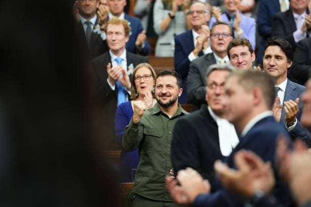 September 22, 2023, Ottawa, ON, Canada: Ukrainian President Volodymyr Zelenskyy clenches a fist as an Canadian-Ukrainian war veteran is acknowledged in the crowd after delivering a speech in the House of Commons in Ottawa on Friday, Sept. 22, 2023. Ottawa Canada  - ZUMAc35_ 20230922_zaf_c35_116 Copyright: xSeanxKilpatrickx