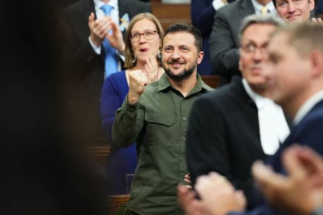 September 22, 2023, Ottawa, ON, Canada: Ukrainian President Volodymyr Zelenskyy clenches a fist as an Canadian-Ukrainian war veteran is acknowledged in the crowd after delivering a speech in the House of Commons in Ottawa on Friday, Sept. 22, 2023. Ottawa Canada  - ZUMAc35_ 20230922_zaf_c35_117 Copyright: xSeanxKilpatrickx