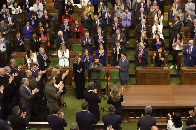 September 22, 2023, Ottawa, ON, Canada: Ukrainian President Volodymyr Zelenskyy receives a standing ovation from Prime Minister Justin Trudeau and parliamentarians after delivering a speech in the House of Commons on Parliament Hill in Ottawa on Friday, Sept. 22, 2023. Ottawa Canada  - ZUMAc35_ 20230922_zaf_c35_142 Copyright: xPatrickxDoylex