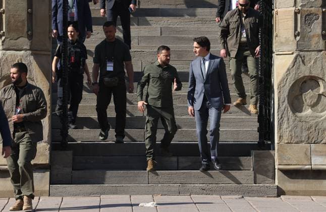 September 22, 2023, Ottawa, ON, Canada: Ukrainian President Volodymyr Zelenskyy and Prime Minister Justin Trudeau walk to a joint press conference in Ottawa on Friday, Sept. 22, 2023. Ottawa Canada  - ZUMAc35_ 20230922_zaf_c35_213 Copyright: xPatrickxDoylex